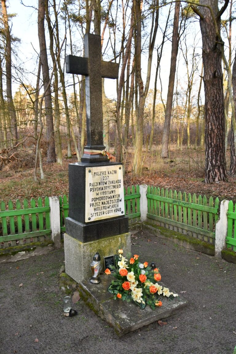 Zdjęcie przedstawiające grób w Jarogoniewicach