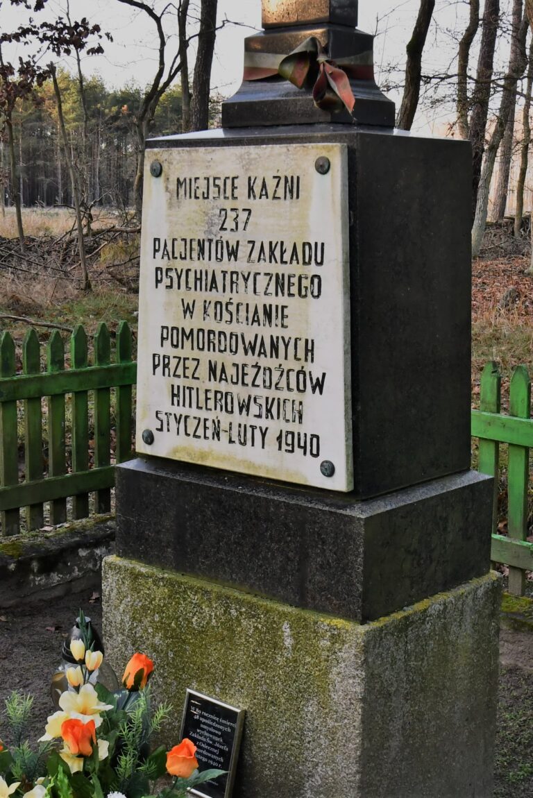 Zdjęcie przedstawiające Pomnik Grobu w Jarogoniewicach